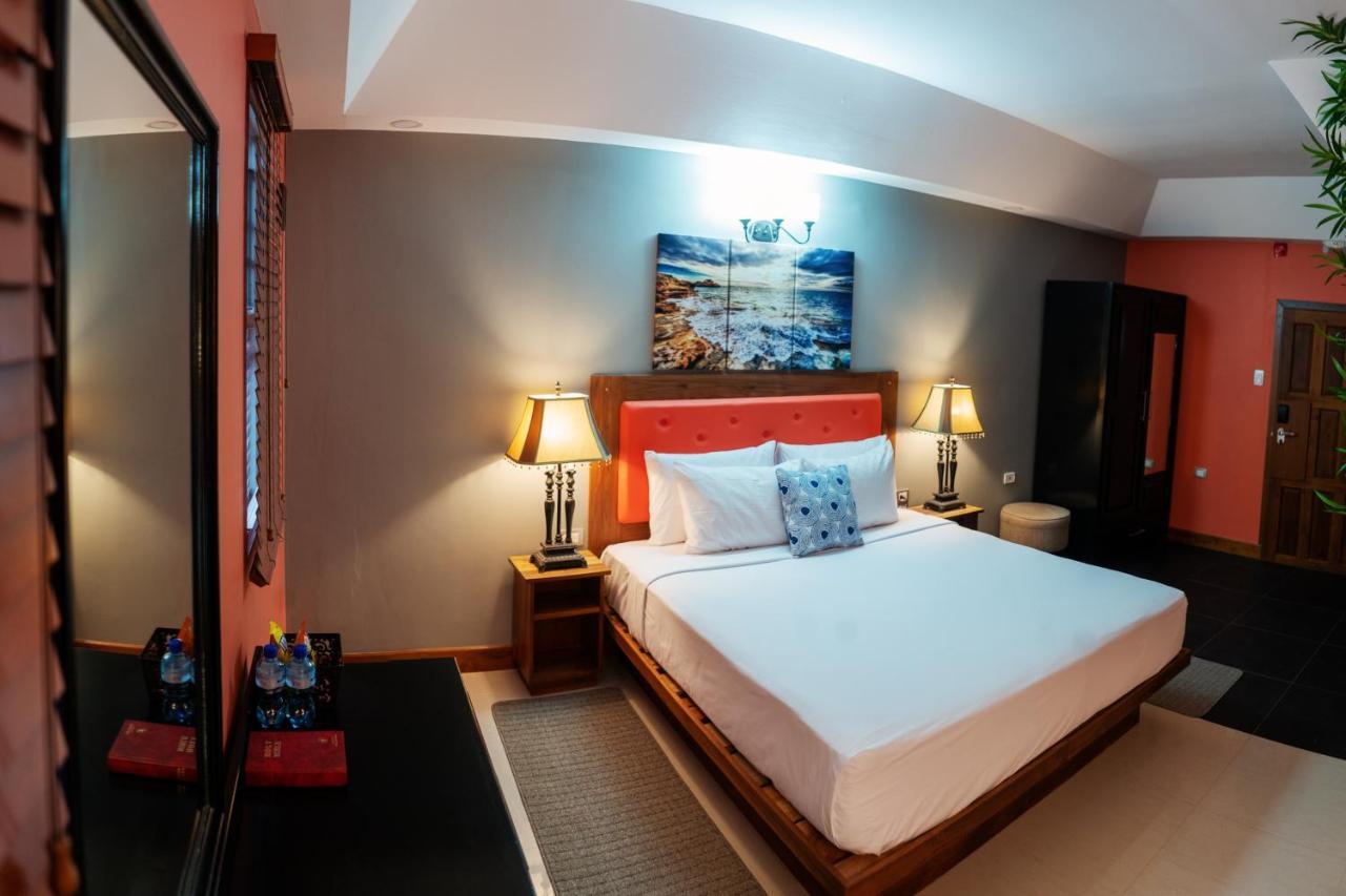 Runway Hotel Piarco Exteriér fotografie