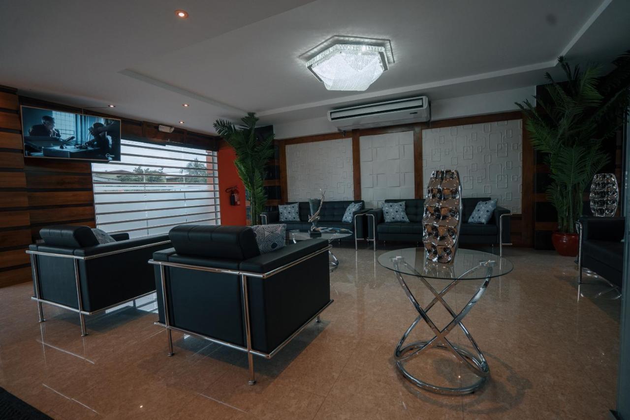 Runway Hotel Piarco Exteriér fotografie