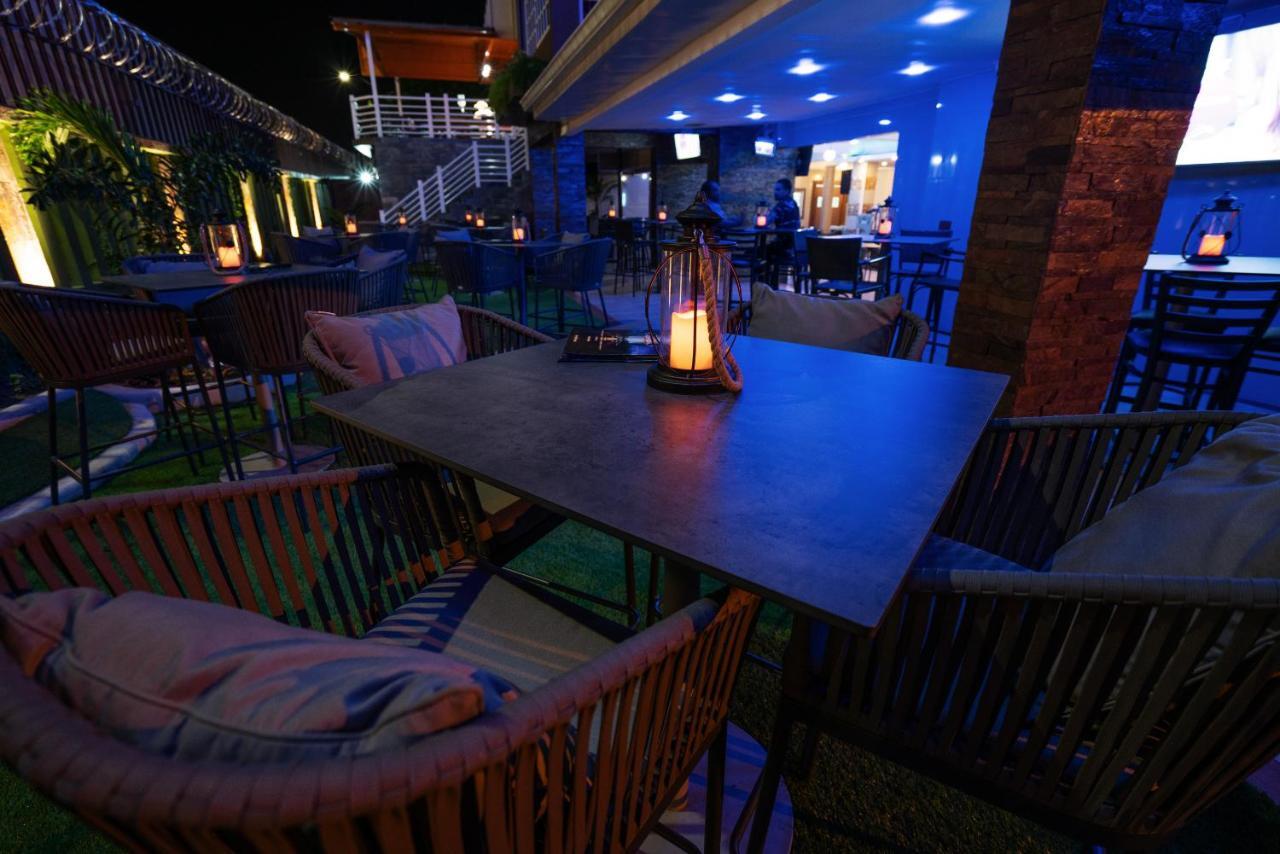 Runway Hotel Piarco Exteriér fotografie