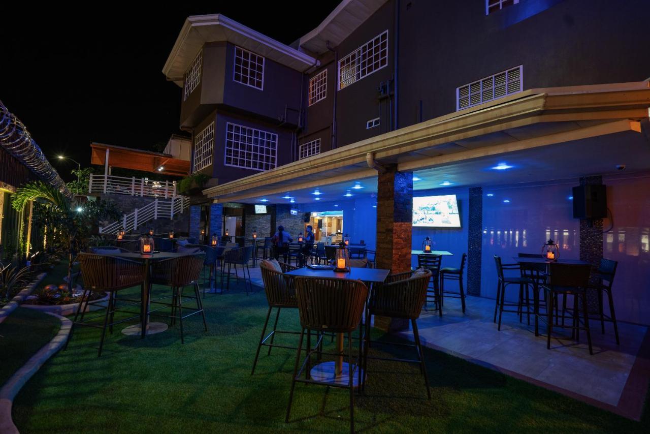 Runway Hotel Piarco Exteriér fotografie