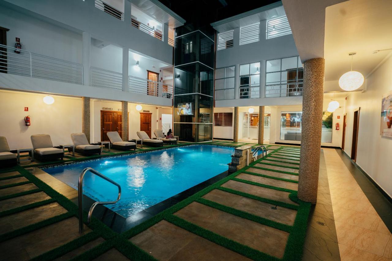 Runway Hotel Piarco Exteriér fotografie