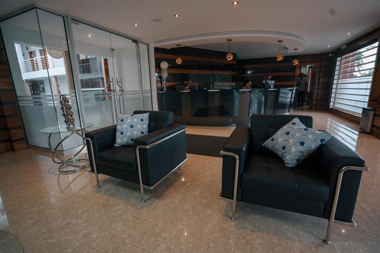 Runway Hotel Piarco Exteriér fotografie