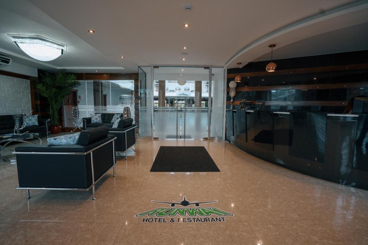 Runway Hotel Piarco Exteriér fotografie