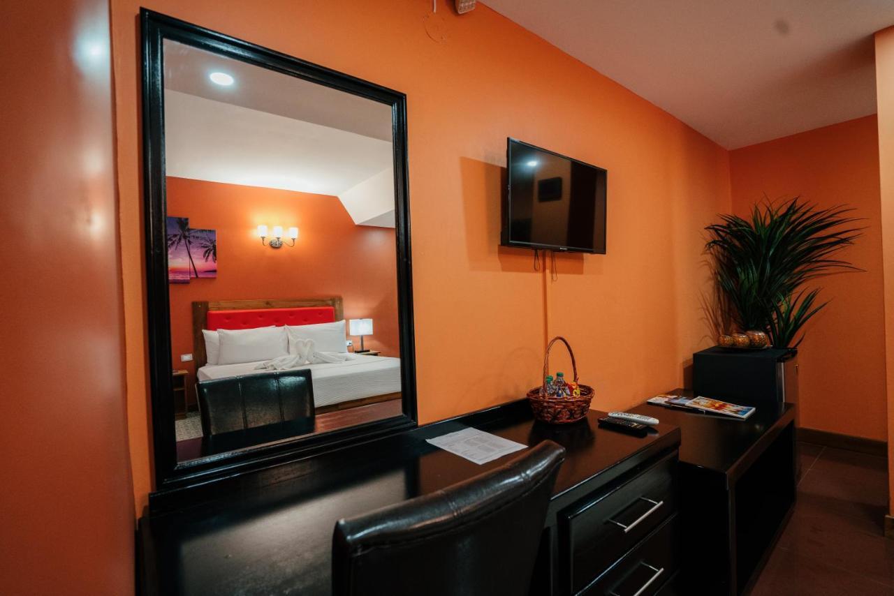Runway Hotel Piarco Exteriér fotografie