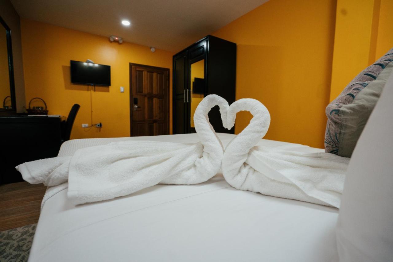Runway Hotel Piarco Exteriér fotografie