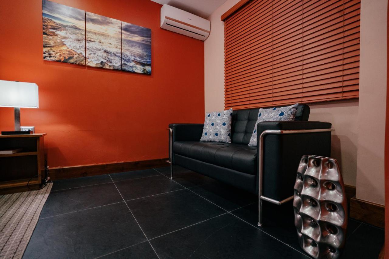 Runway Hotel Piarco Exteriér fotografie