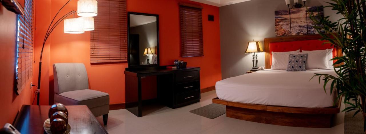Runway Hotel Piarco Exteriér fotografie